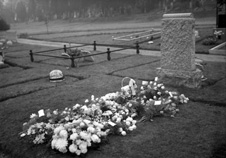 Tomnahurich cemetery. Floral tributes.*