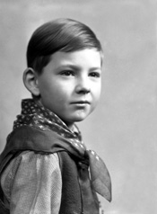 Gilbert Paterson, son of Hamish and Florence Paterson. He was a grandson of the famous photographer Andrew Paterson (1877-1948).