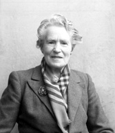 Mrs Neil M. Gunn c1960 (1885-1963). Jessie Dallas Frew (or 'Daisy') married novelist Gunn in 1921 and they settled in Inverness, near his permanent excise post at the Glen Mhor distillery. She was the fifth of seven daughters of Dingwall Provost John Rose Frew. (See 25980).