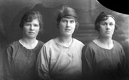 Three women, possibly sisters or friends c.1921. Damaged plate. #