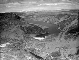 Scatwell Dam, Loch Luichart. (Reid & Mallik civil engineering contractors.)*