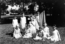 Primary Plays 'The Sunbeams' 1931. (Courtesy Inverness Royal Academy Archive IRAA_048).