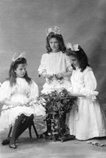 Sisters May, Muriel and Sibell Fraser. Fraser-Watts Collection.