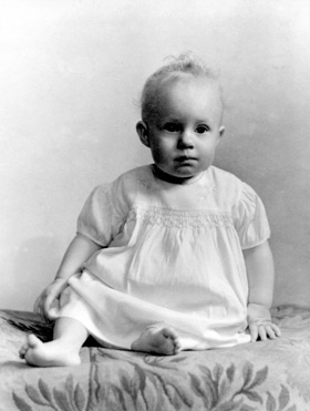 Isabel Alison MacDonald c1947. Submitted by her sister Margaret MacDonald. (AP/H-0277a)