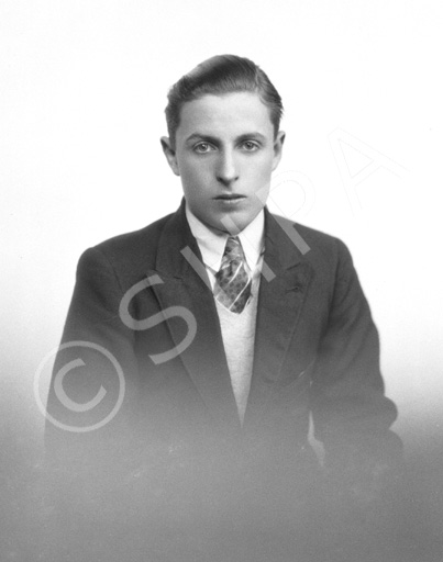 Donald Munro, Fort George, born in 1908. He was the son of Major Donald Munro MC (see 28033a-c), and married Mary Helen Johnstone from Ardersier in 1930.  