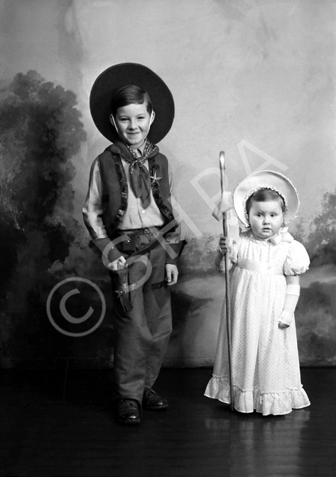 Gilbert and Carolyn Paterson, children of Hamish and Florence Paterson. They were the grandchildren of the famous photographer Andrew Paterson (1877-1948).
