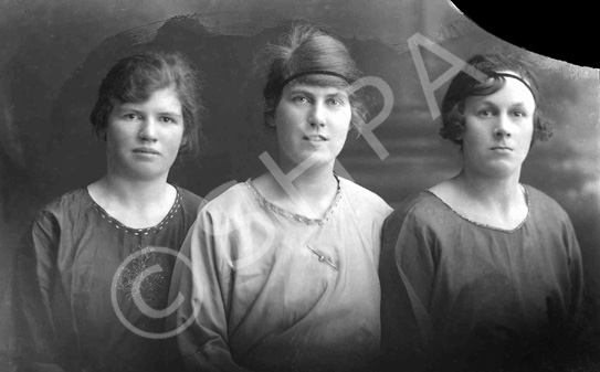 Three women, possibly sisters or friends c.1921. Damaged plate. #