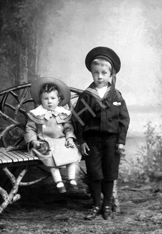 Andrew Paterson portrait of Robert Edgar (born 1894) and brother John (born 1899). Submitted by Susan Edgar Mutch. (AP/H-0293) 